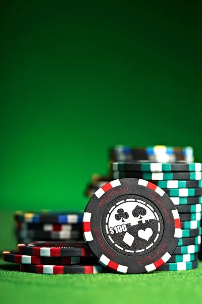 edutoro featured games lobby showing live-dealer tables and slot game carousel